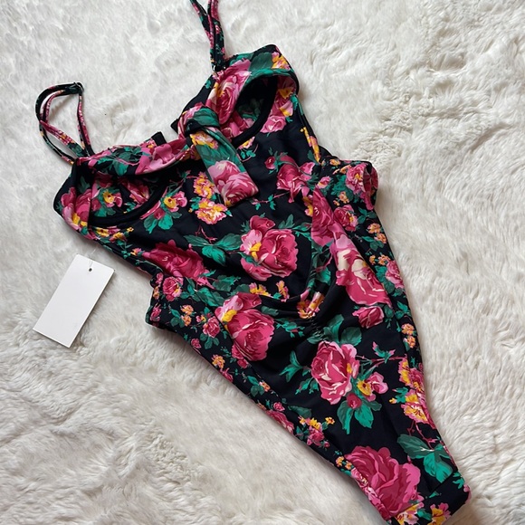 NWT For Love & Lemons one piece SwimSuit - SIZE: XXS - Picture 3 of 6